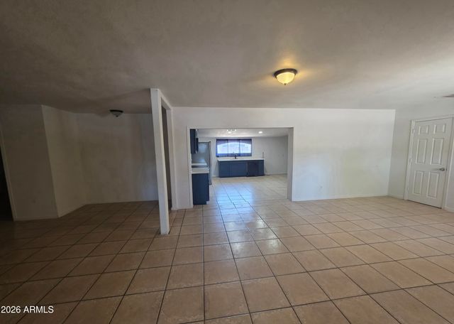 5841 W MACKENZIE Drive, Phoenix, AZ 85031