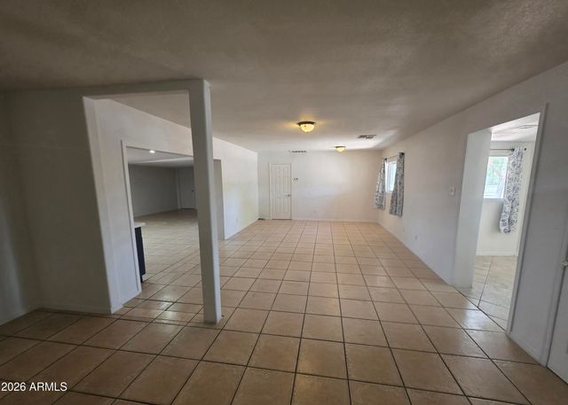 5841 W MACKENZIE Drive, Phoenix, AZ 85031
