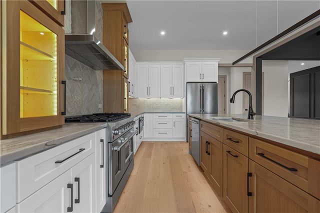 6084 BLUEWATER Boulevard, Gainesville, GA 30506