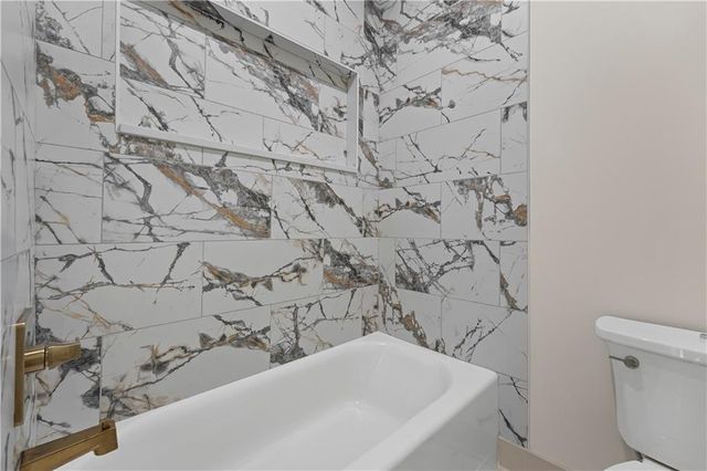 6084 BLUEWATER Boulevard, Gainesville, GA 30506