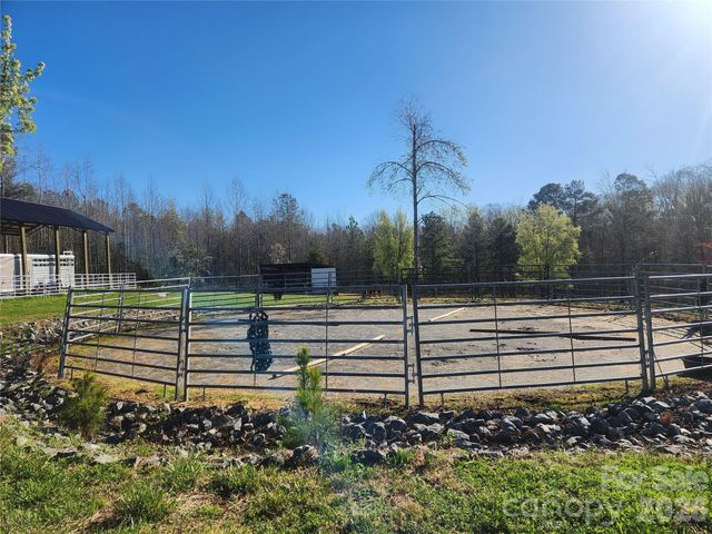 4085 Hunting Country Road, Tryon, NC 28782