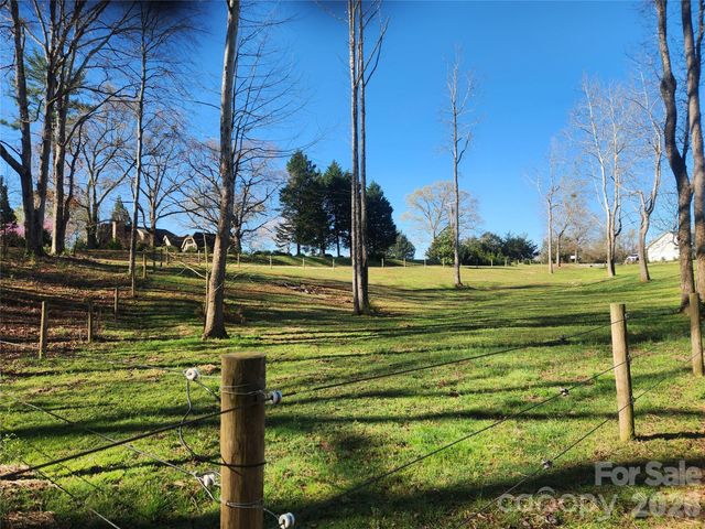 4085 Hunting Country Road, Tryon, NC 28782