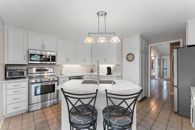 1409 N BAY HIGHLANDS DRIVE, Green Bay, WI 54311