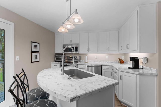 1409 N BAY HIGHLANDS DRIVE, Green Bay, WI 54311