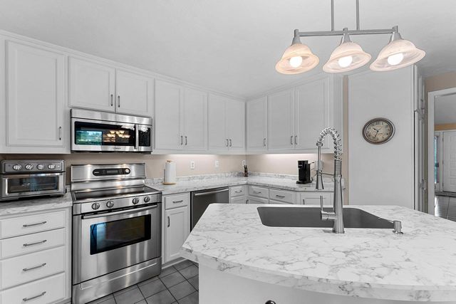 1409 N BAY HIGHLANDS DRIVE, Green Bay, WI 54311