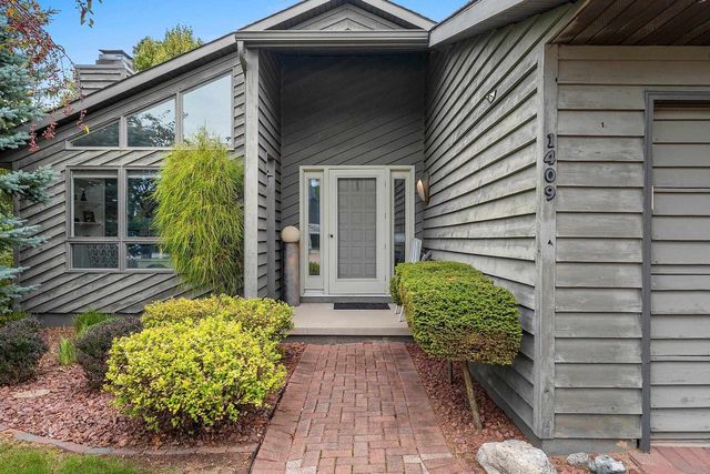 1409 N BAY HIGHLANDS DRIVE, Green Bay, WI 54311