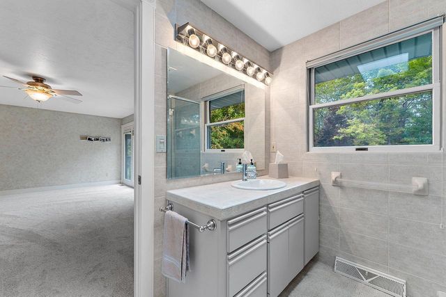1409 N BAY HIGHLANDS DRIVE, Green Bay, WI 54311