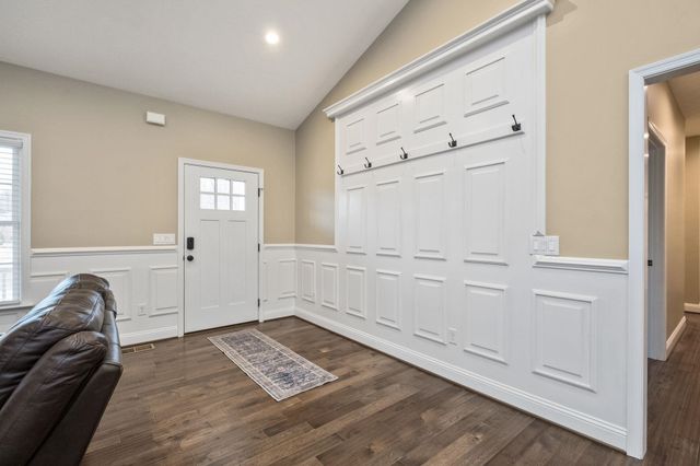 2531 HERMITAGE RD, Waynesboro, VA 22980