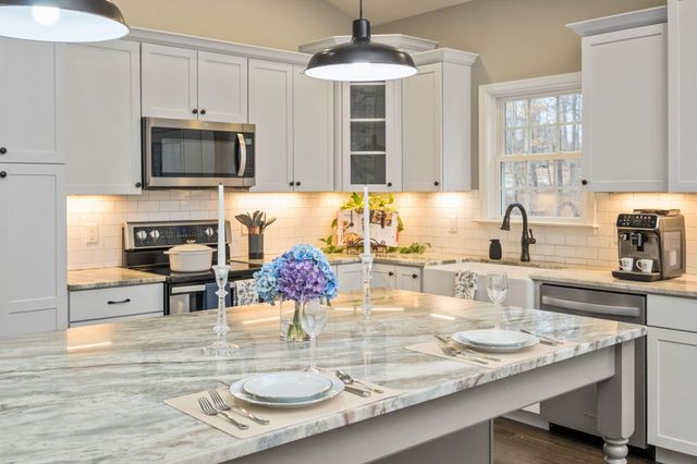 2531 HERMITAGE RD, Waynesboro, VA 22980