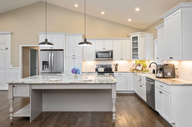 2531 HERMITAGE RD, Waynesboro, VA 22980