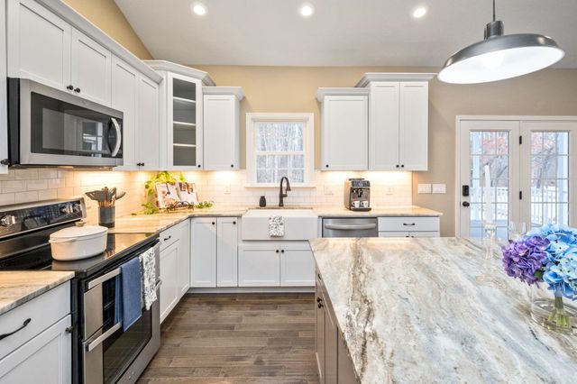 2531 HERMITAGE RD, Waynesboro, VA 22980