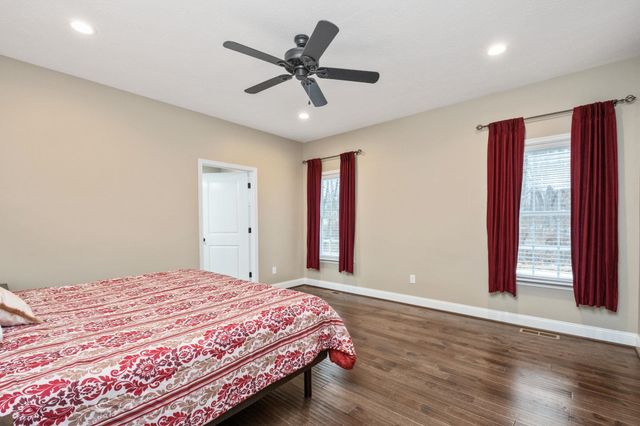 2531 HERMITAGE RD, Waynesboro, VA 22980