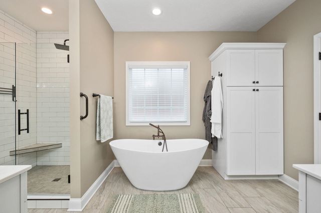 2531 HERMITAGE RD, Waynesboro, VA 22980