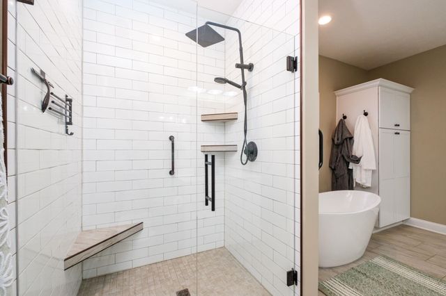 2531 HERMITAGE RD, Waynesboro, VA 22980