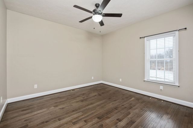 2531 HERMITAGE RD, Waynesboro, VA 22980