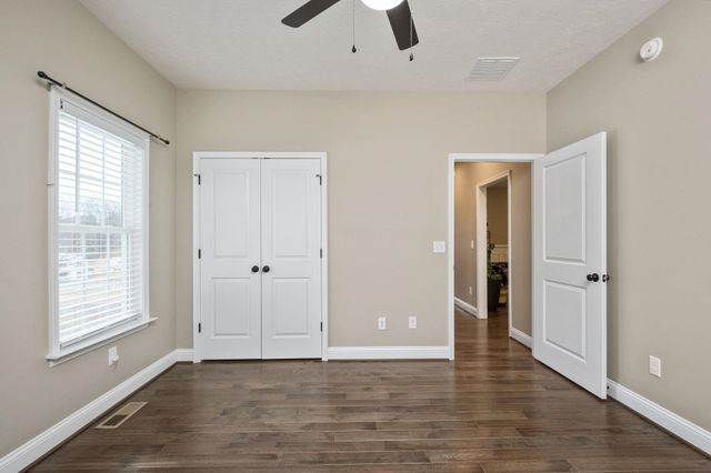 2531 HERMITAGE RD, Waynesboro, VA 22980