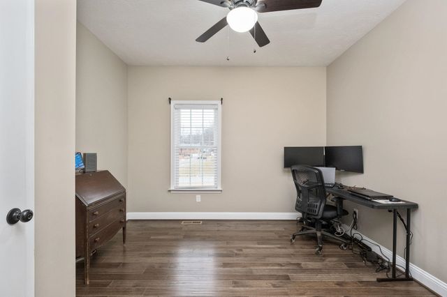 2531 HERMITAGE RD, Waynesboro, VA 22980