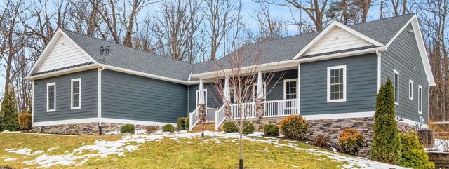 2531 HERMITAGE RD, Waynesboro, VA 22980