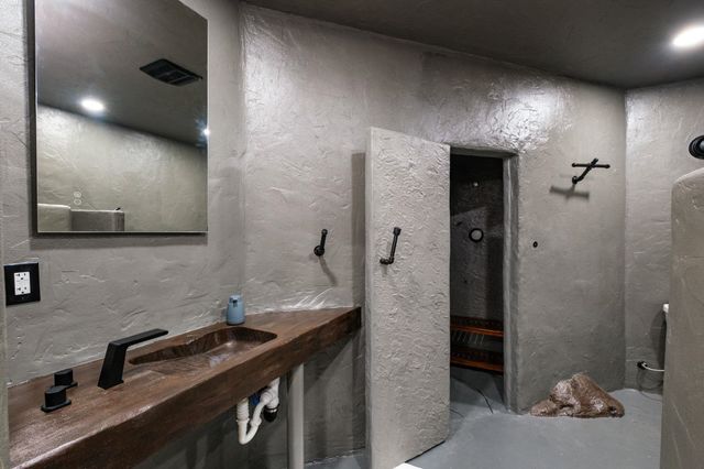 2531 HERMITAGE RD, Waynesboro, VA 22980