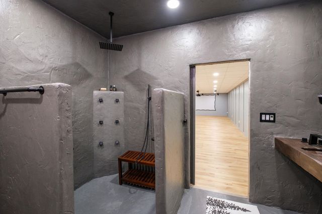 2531 HERMITAGE RD, Waynesboro, VA 22980