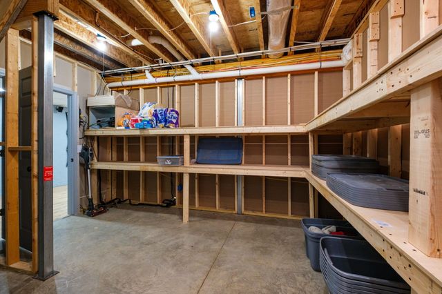 2531 HERMITAGE RD, Waynesboro, VA 22980