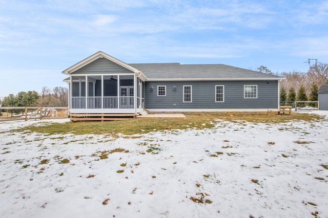 2531 HERMITAGE RD, Waynesboro, VA 22980