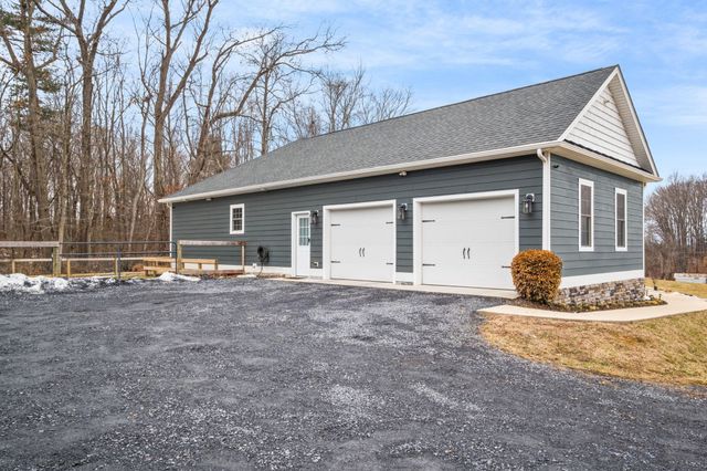 2531 HERMITAGE RD, Waynesboro, VA 22980