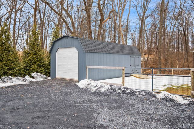 2531 HERMITAGE RD, Waynesboro, VA 22980