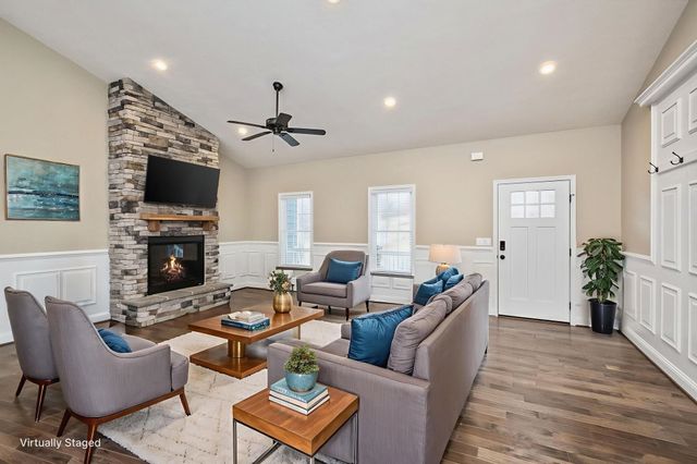 2531 HERMITAGE RD, Waynesboro, VA 22980