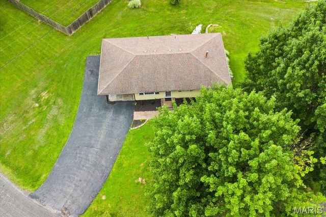 10 Leo Drive, Fairview Heights, IL 62208