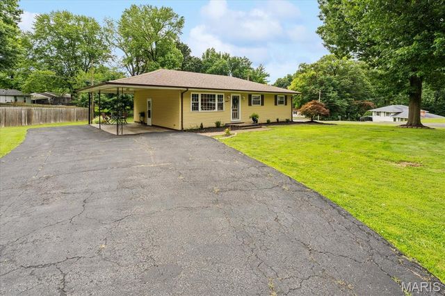 10 Leo Drive, Fairview Heights, IL 62208