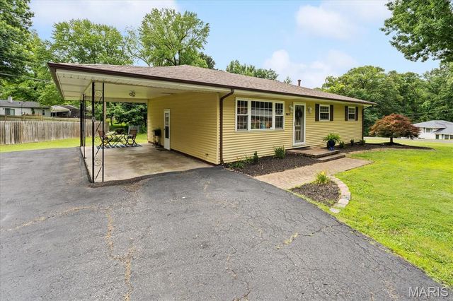 10 Leo Drive, Fairview Heights, IL 62208