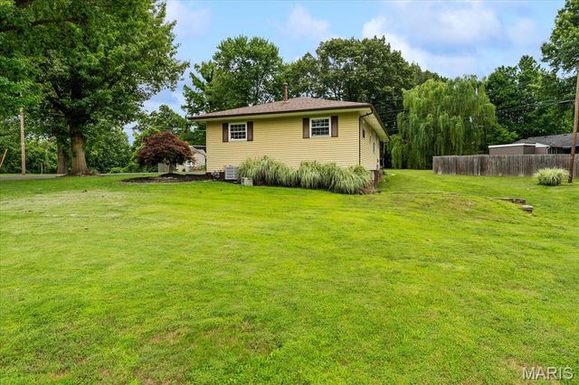 10 Leo Drive, Fairview Heights, IL 62208