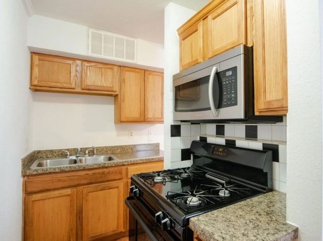 1505 W Lovers Lane 3, Arlington, TX 76013