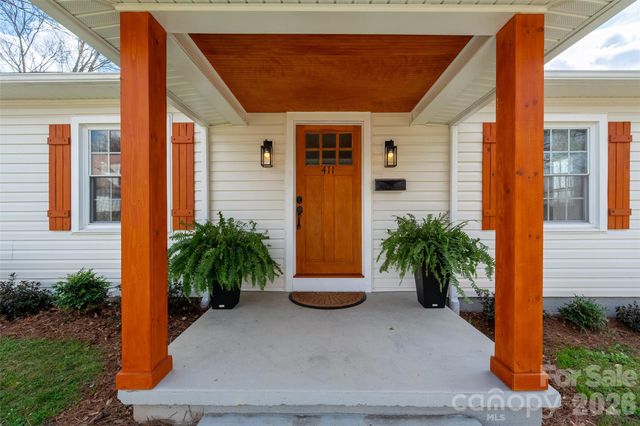 411 W Sycamore Street, Lincolnton, NC 28092