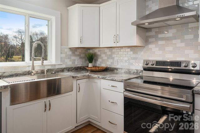 411 W Sycamore Street, Lincolnton, NC 28092