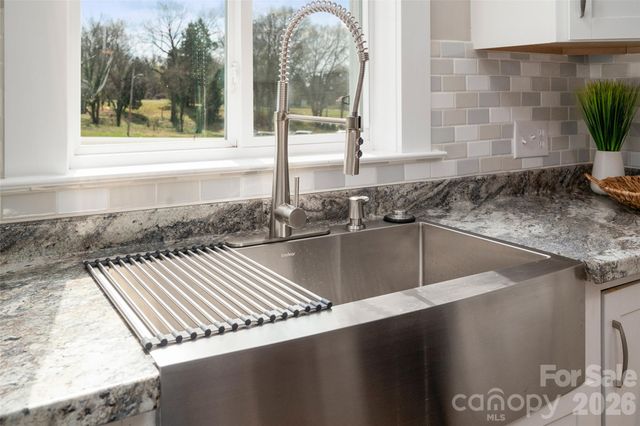 411 W Sycamore Street, Lincolnton, NC 28092