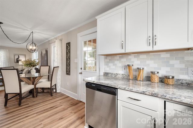 411 W Sycamore Street, Lincolnton, NC 28092