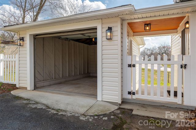 411 W Sycamore Street, Lincolnton, NC 28092