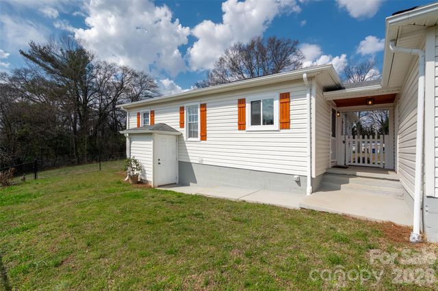 411 W Sycamore Street, Lincolnton, NC 28092