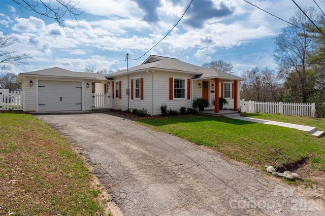 411 W Sycamore Street, Lincolnton, NC 28092