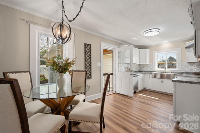 411 W Sycamore Street, Lincolnton, NC 28092