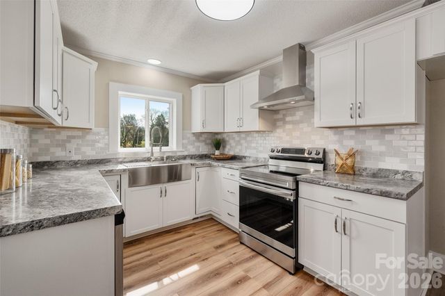 411 W Sycamore Street, Lincolnton, NC 28092