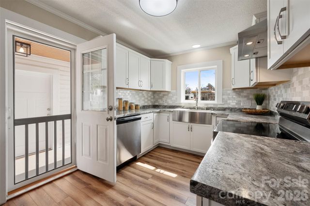 411 W Sycamore Street, Lincolnton, NC 28092