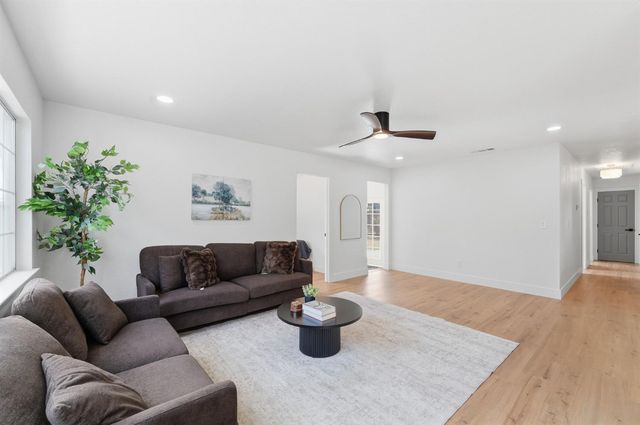 6307 Chief Tucker Ave, Riverbank, CA 95367
