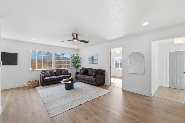 6307 Chief Tucker Ave, Riverbank, CA 95367