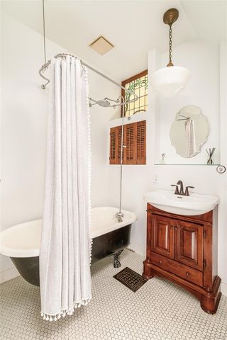 1041 N Corona Street, Denver, CO 80218