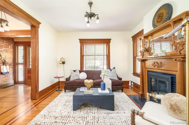 1041 N Corona Street, Denver, CO 80218