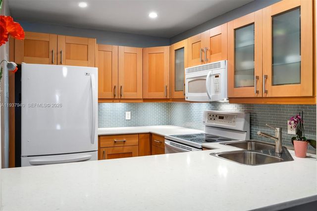 401 SE 10th St B205, Dania Beach, FL 33004