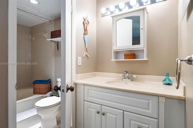 401 SE 10th St B205, Dania Beach, FL 33004